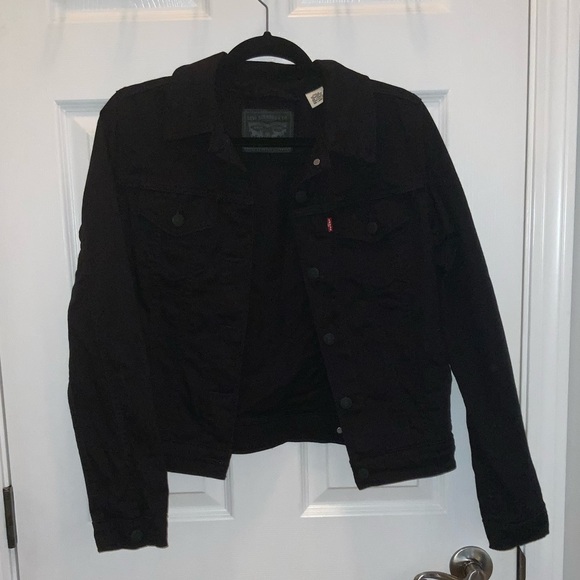 Black Levi’s denim jacket, size medium